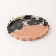 Load image into Gallery viewer, The Scallop Concrete Tray
